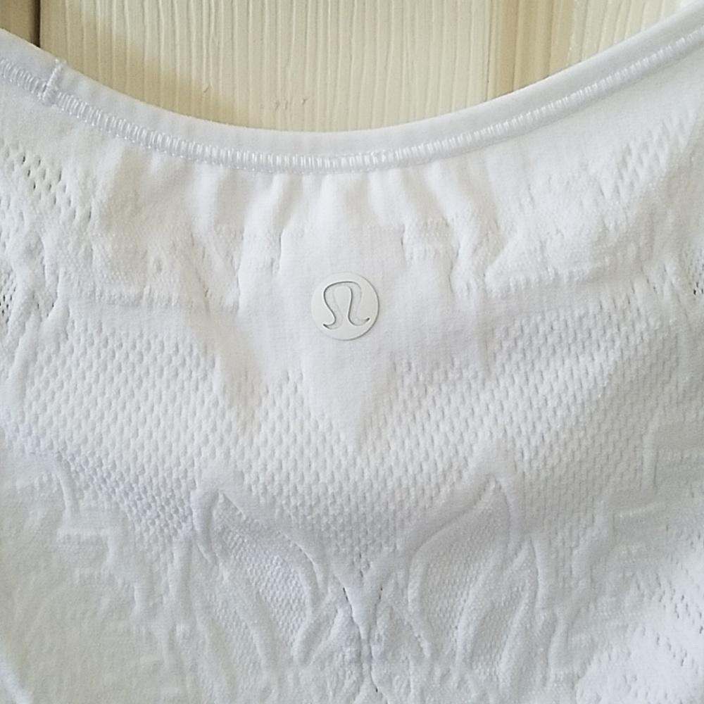 ❌FINAL PRICE! Lululemon Reveal Paisley Crop Top - Picture 8 of 8